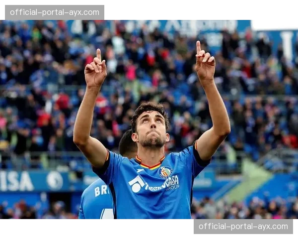 分析：赫罗纳本赛季进攻犀利，但其高位防线在三月频遭对手利用纵深长传打击，隐患浮现