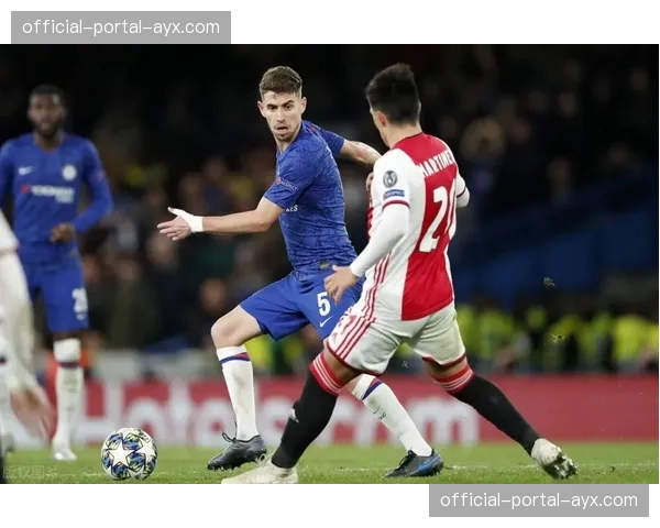 伤病动态：曼联官方确认，中卫利桑德罗-马丁内斯将因伤缺阵三周