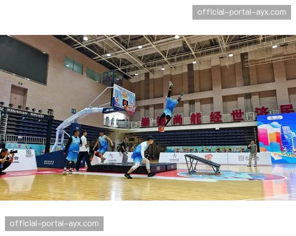 季前赛期间，多支球队组织球员参观当地学校并进行篮球教学